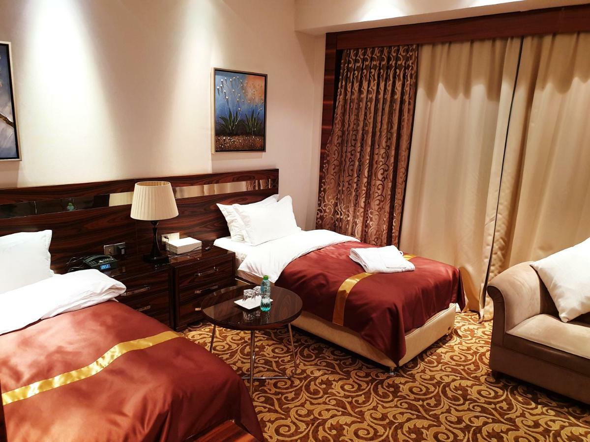 Karon Palace Hotell Qal'ai Khumb Eksteriør bilde