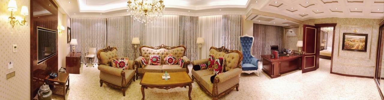 Karon Palace Hotell Qal'ai Khumb Eksteriør bilde