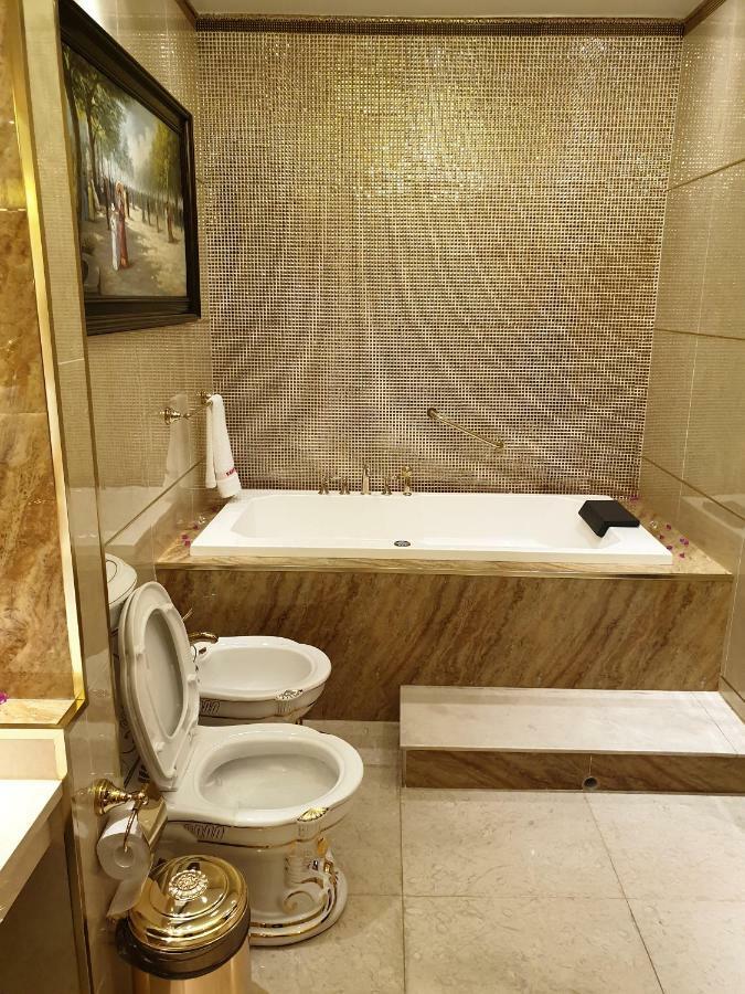 Karon Palace Hotell Qal'ai Khumb Eksteriør bilde