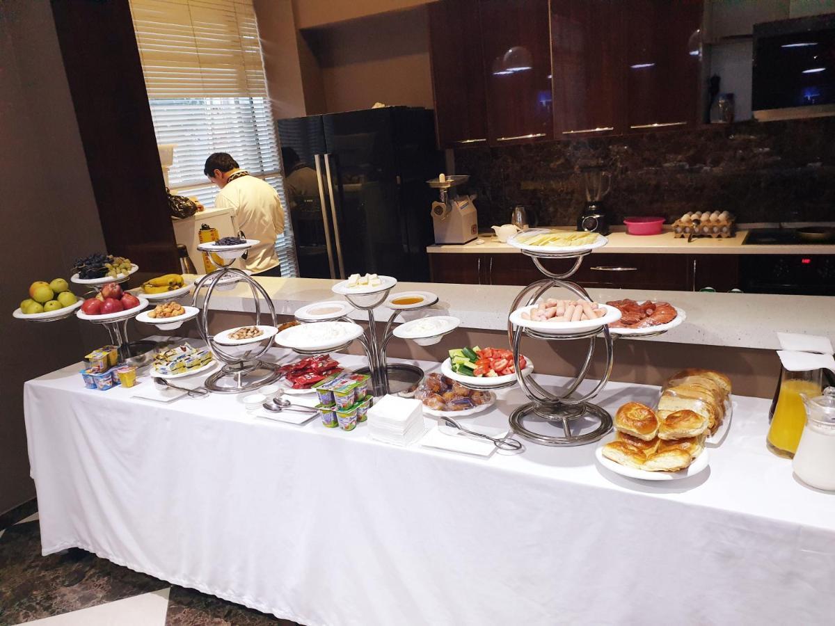 Karon Palace Hotell Qal'ai Khumb Eksteriør bilde