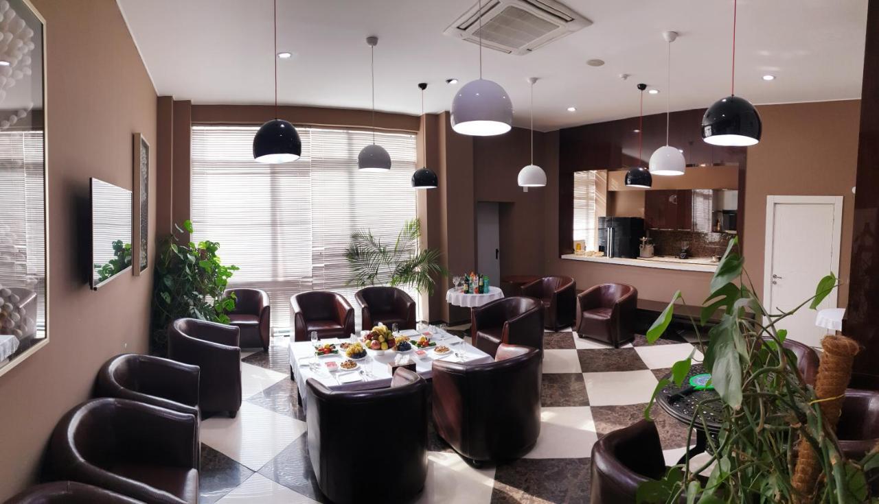 Karon Palace Hotell Qal'ai Khumb Eksteriør bilde