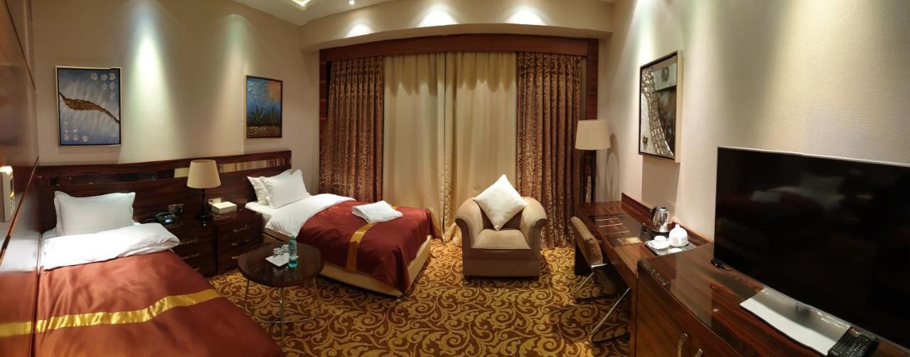 Karon Palace Hotell Qal'ai Khumb Eksteriør bilde