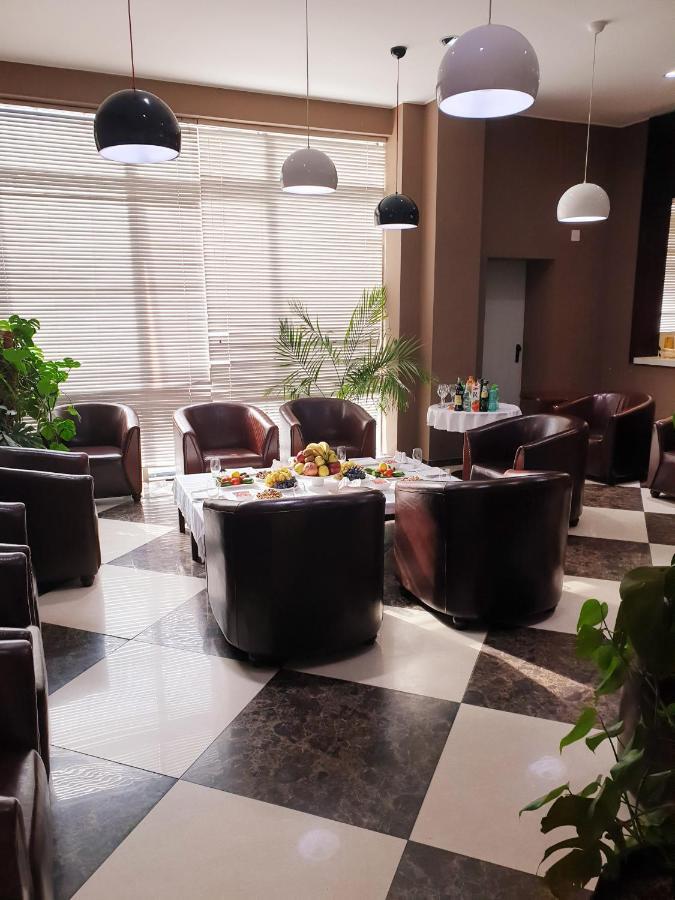 Karon Palace Hotell Qal'ai Khumb Eksteriør bilde